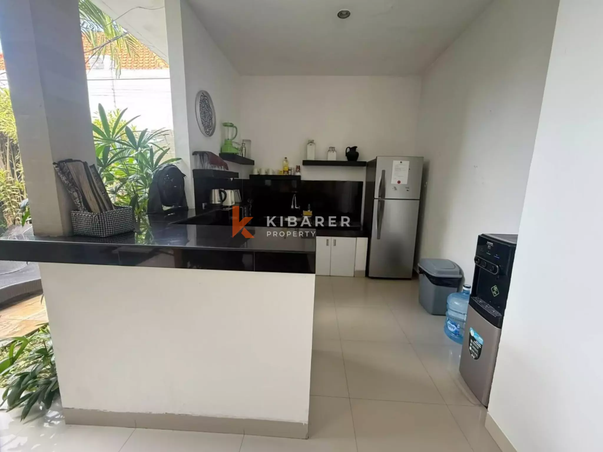Peaceful Tropical Retreat with Three Bedrooms in the Heart of Seminyak — image 5