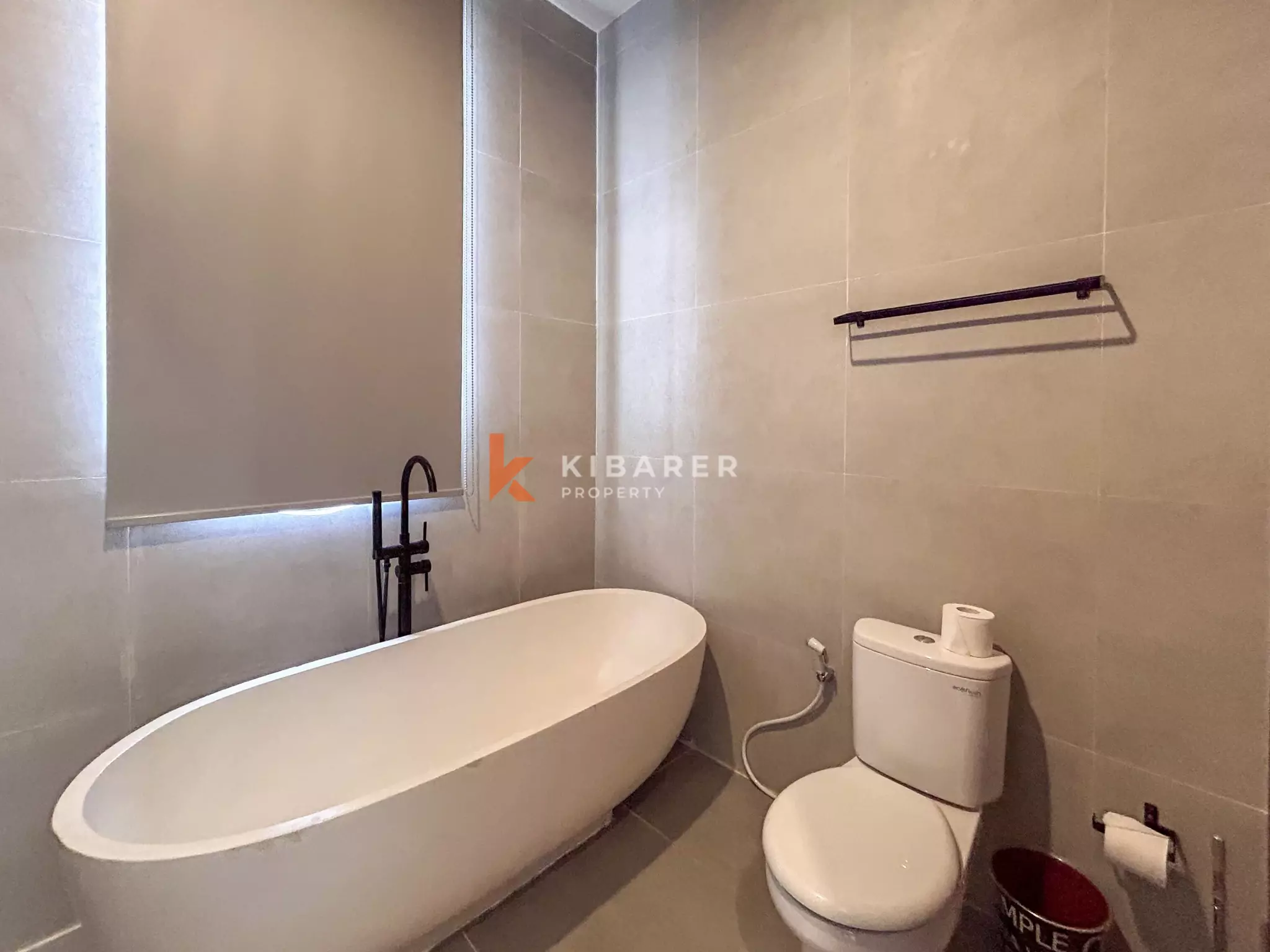 Modern Three-Bedroom Villa with Private Pool and Contemporary Architectural Design in Balangan — image 18