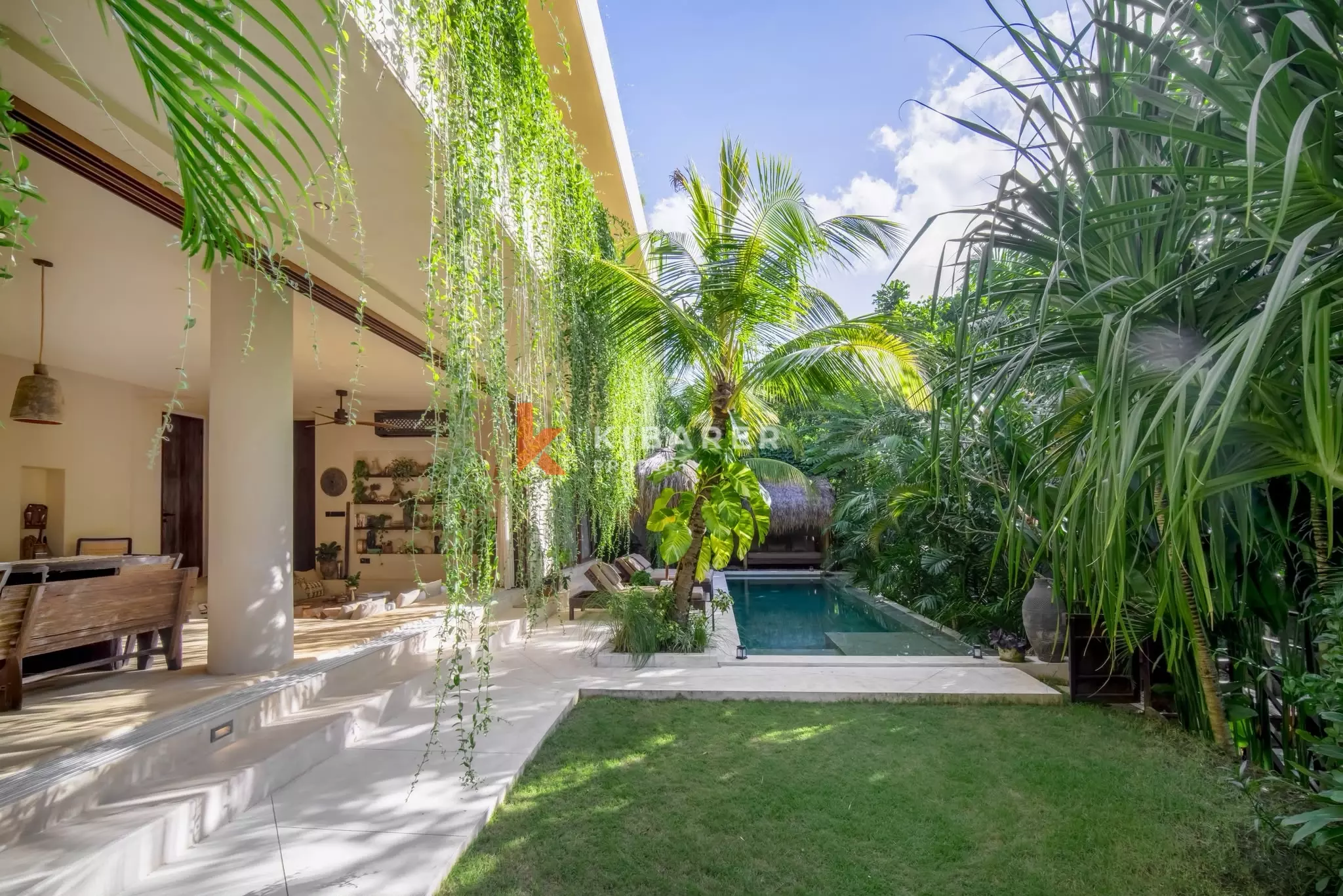 Bohemian-Chic Style Villa with Three Bedrooms and Sea View in Uluwatu