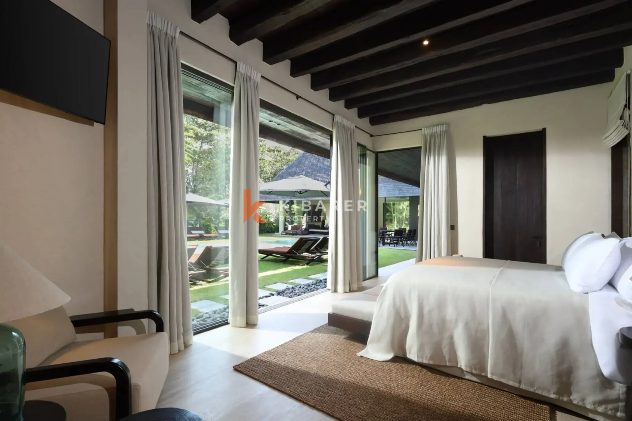 Comfortable Six-Bedroom Residence with Spacious Garden in Umalas — image 9