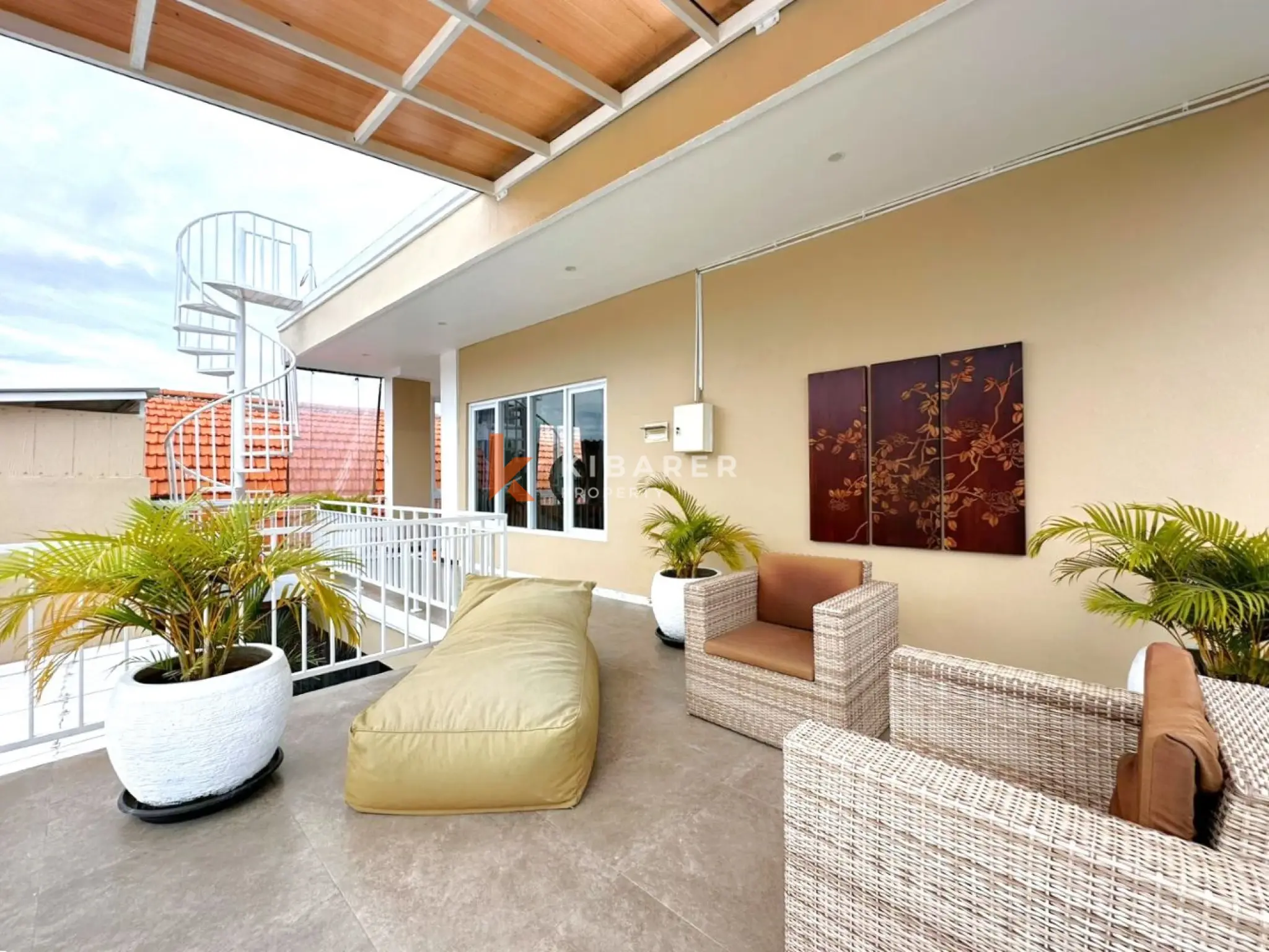 Cozy Three Bedroom Enclosed Living Room Nestled in Padonan — image 6