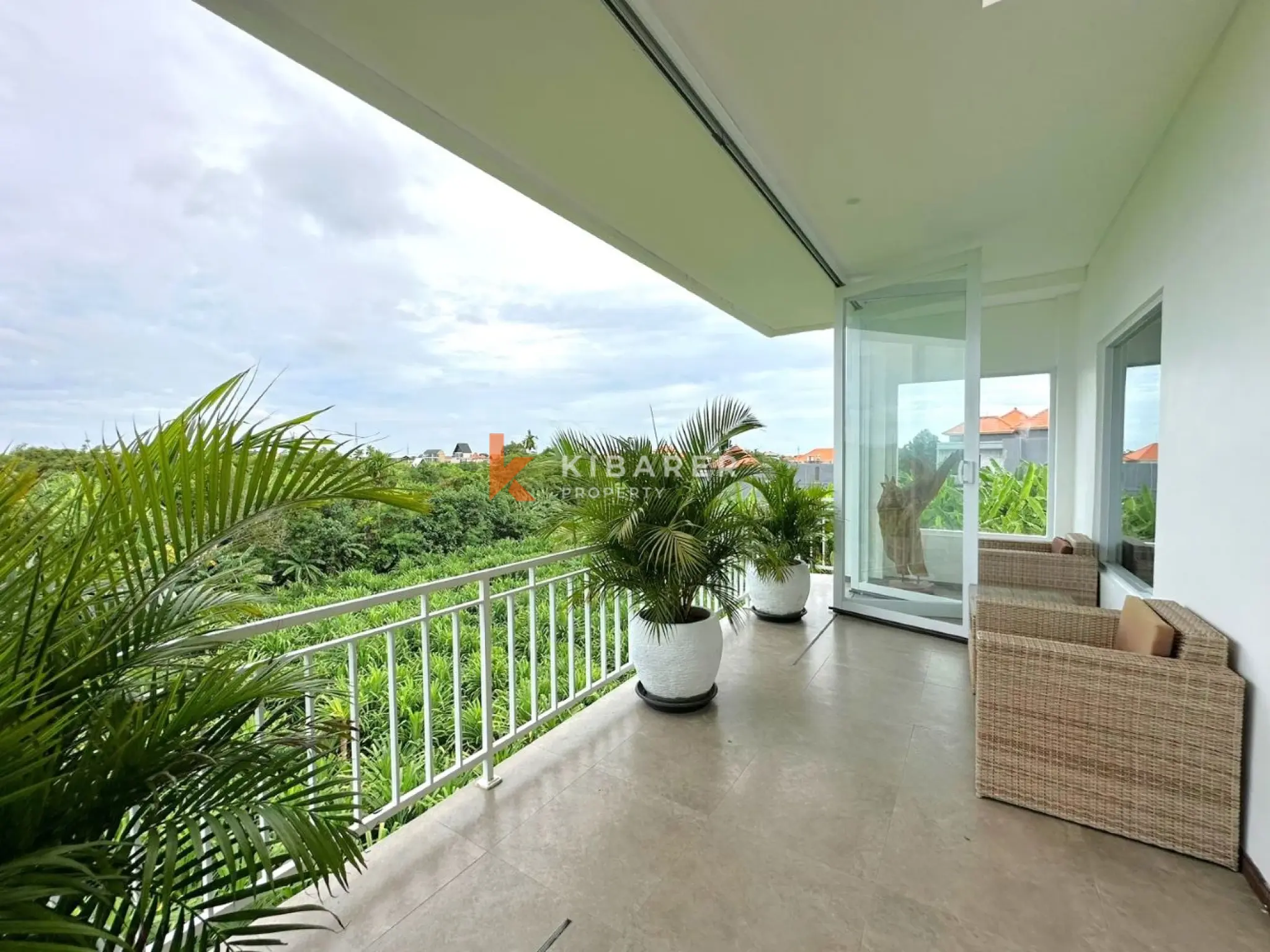 Cozy Three Bedroom Enclosed Living Room Nestled in Padonan — image 19