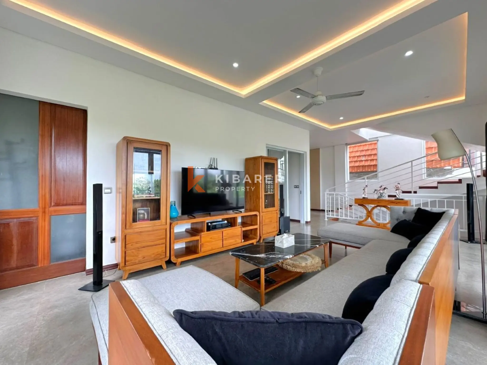 Cozy Three-Bedroom Closed Living Room Located in Padonan — image 2