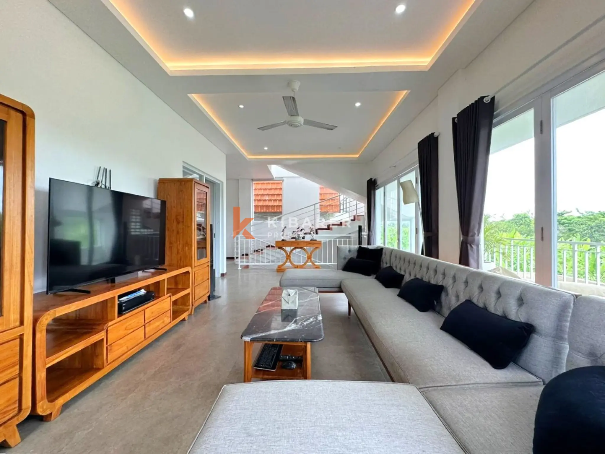 Cozy Three-Bedroom Enclosed Lounge Nestled in Padonan — image 3
