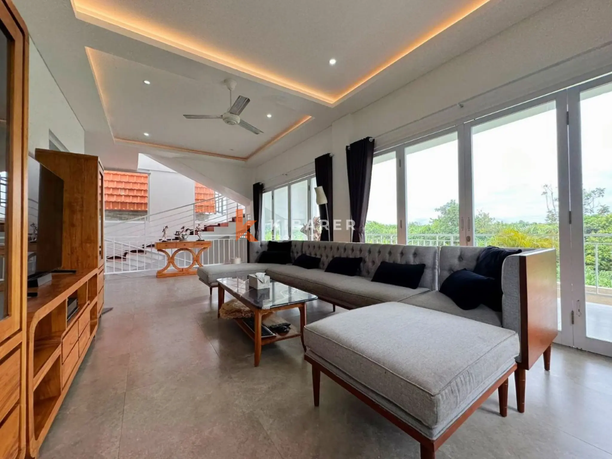 Cozy Three-Bedroom Closed Living Room Located in Padonan — image 4