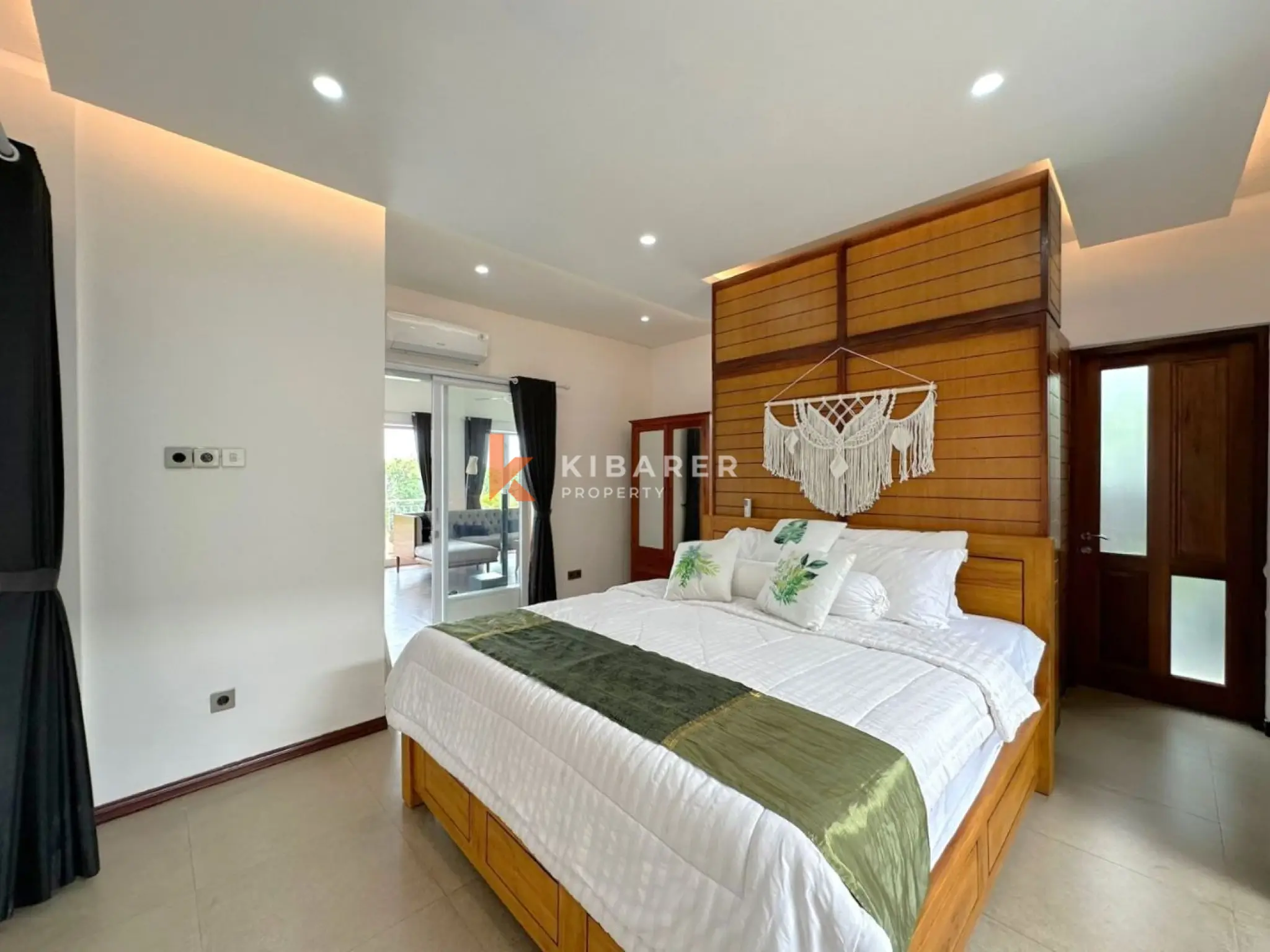 Cozy Three Bedroom Enclosed Living Room Nestled in Padonan — image 15