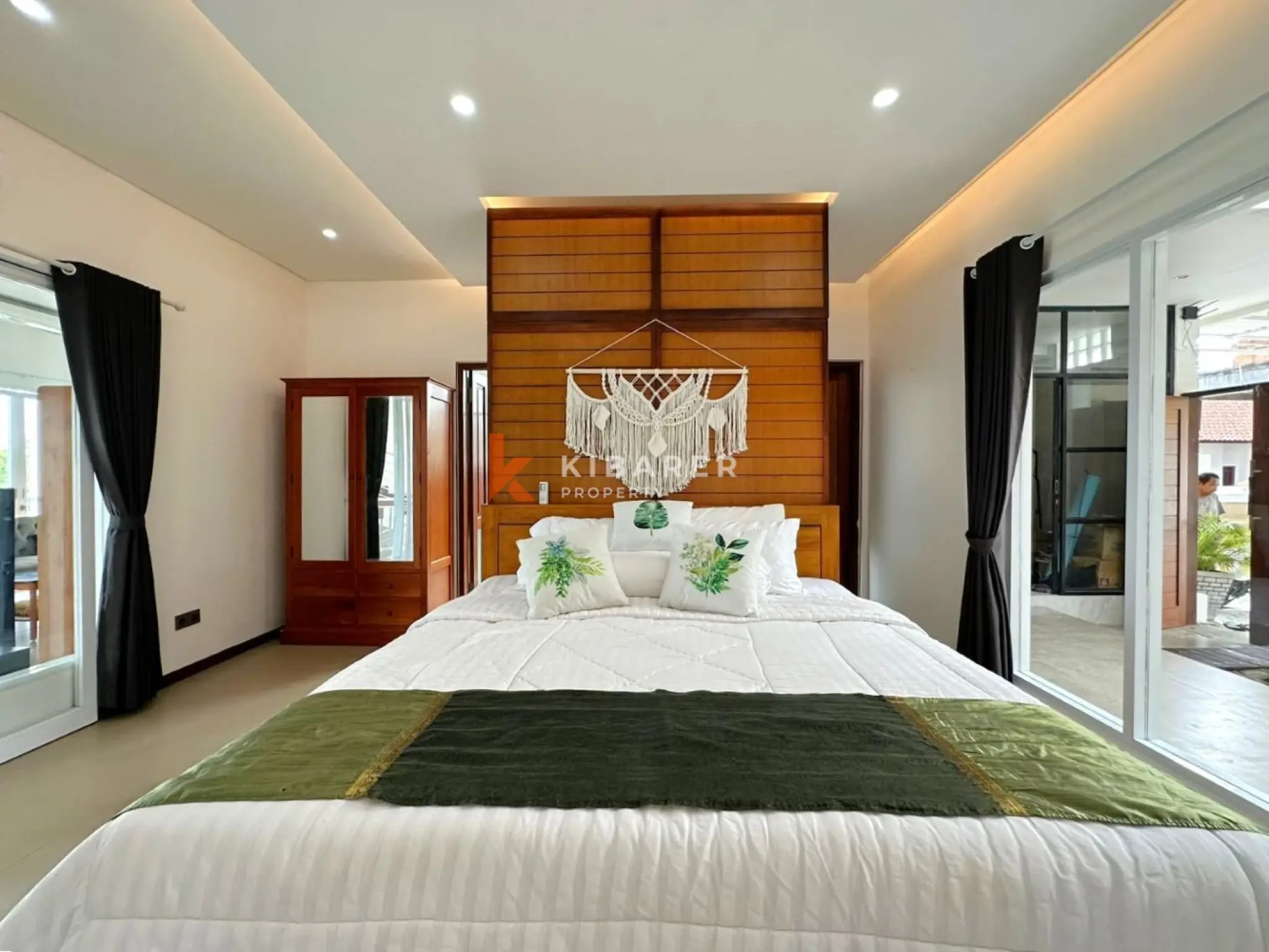 Cozy Three-Bedroom Enclosed Lounge Nestled in Padonan — image 13