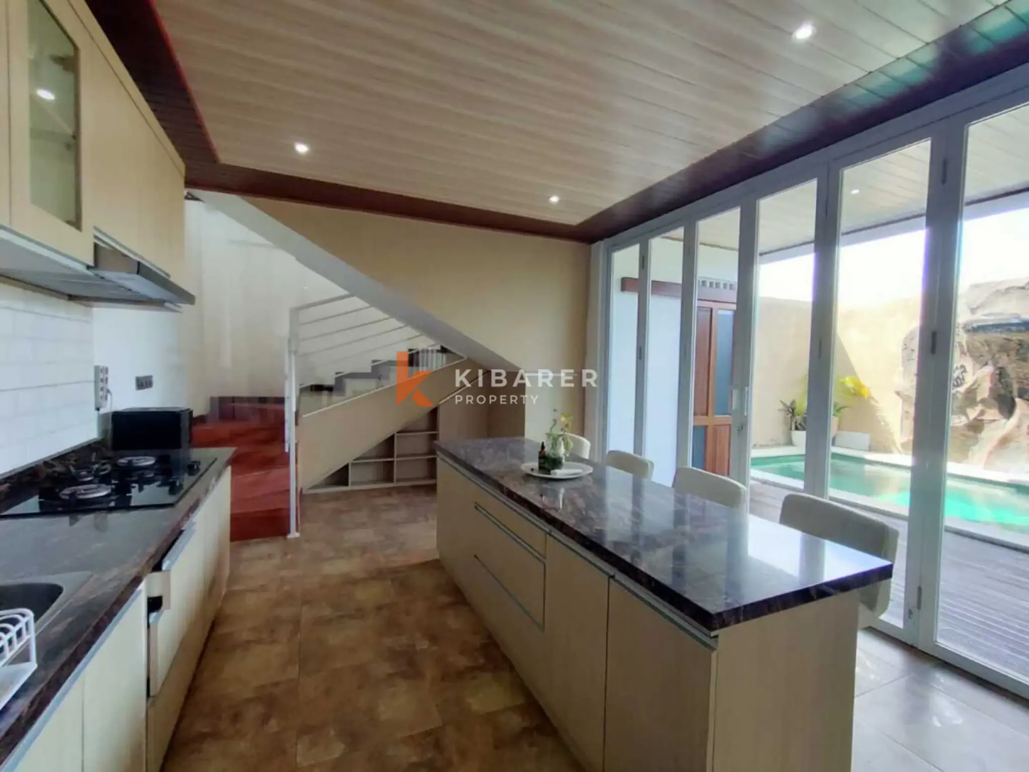 Cozy Three Bedroom Enclosed Living Room Nestled in Padonan — image 9