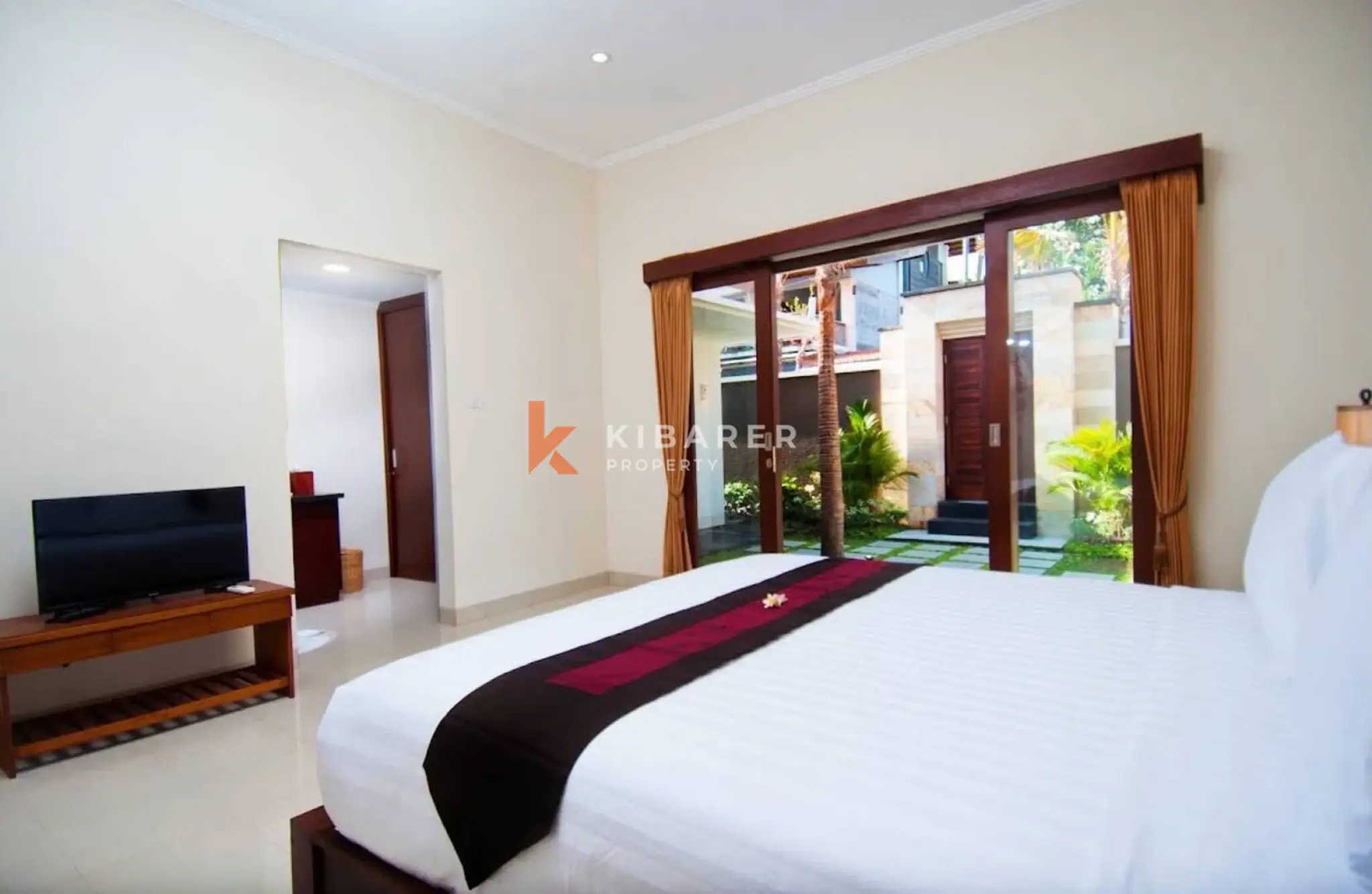 Charming Bali-Style Three-Bedroom Villa with Tropical Garden in Berawa — image 7