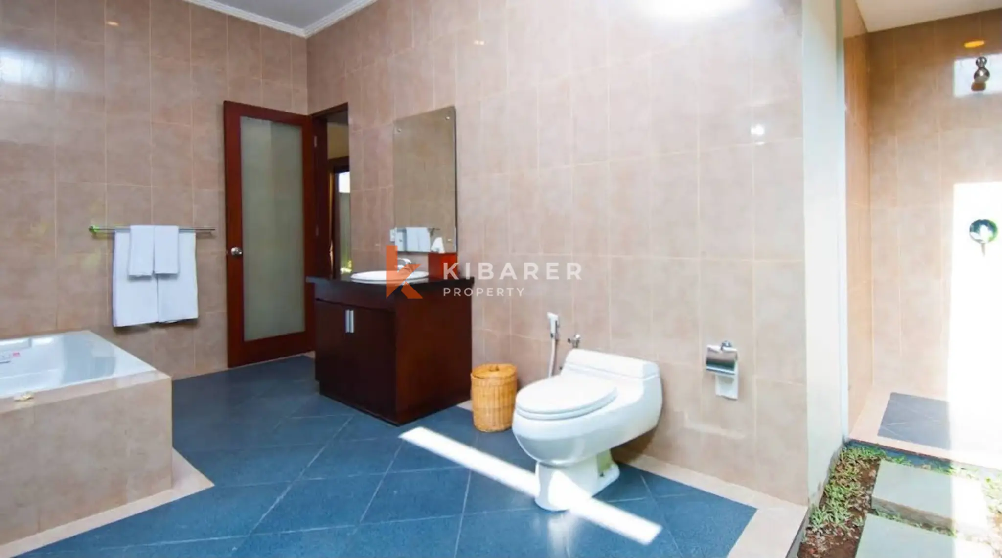Charming Bali-Style Three-Bedroom Villa with Tropical Garden in Berawa — image 12