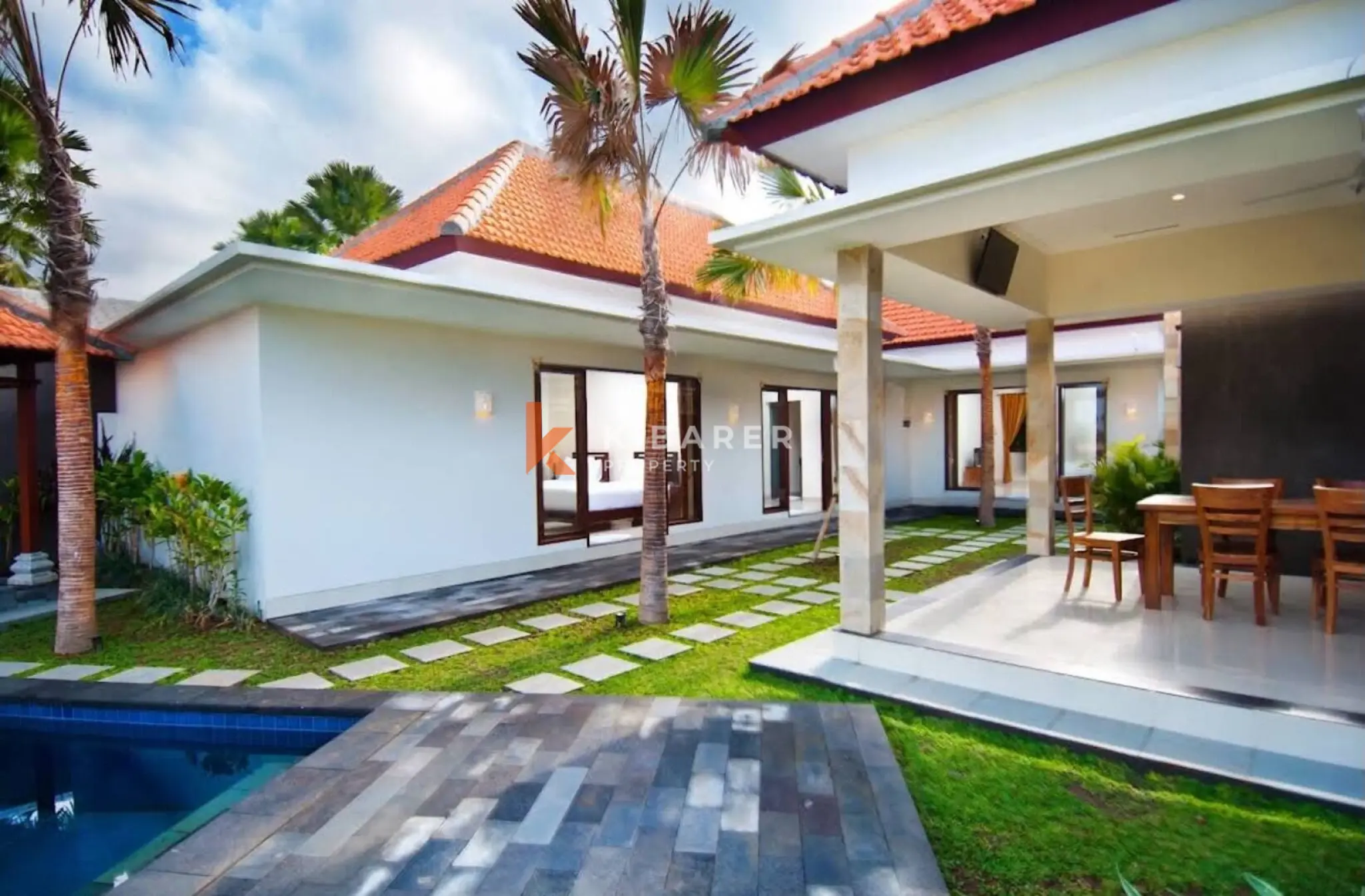 Charming Bali-Style Three-Bedroom Villa with Tropical Garden in Berawa — image 2