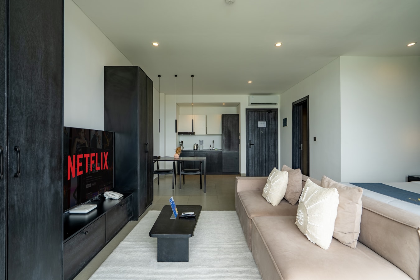 SB 412 - 1BR Suite with Balcony and Pool, Canggu - Canggu, Bali — image 3
