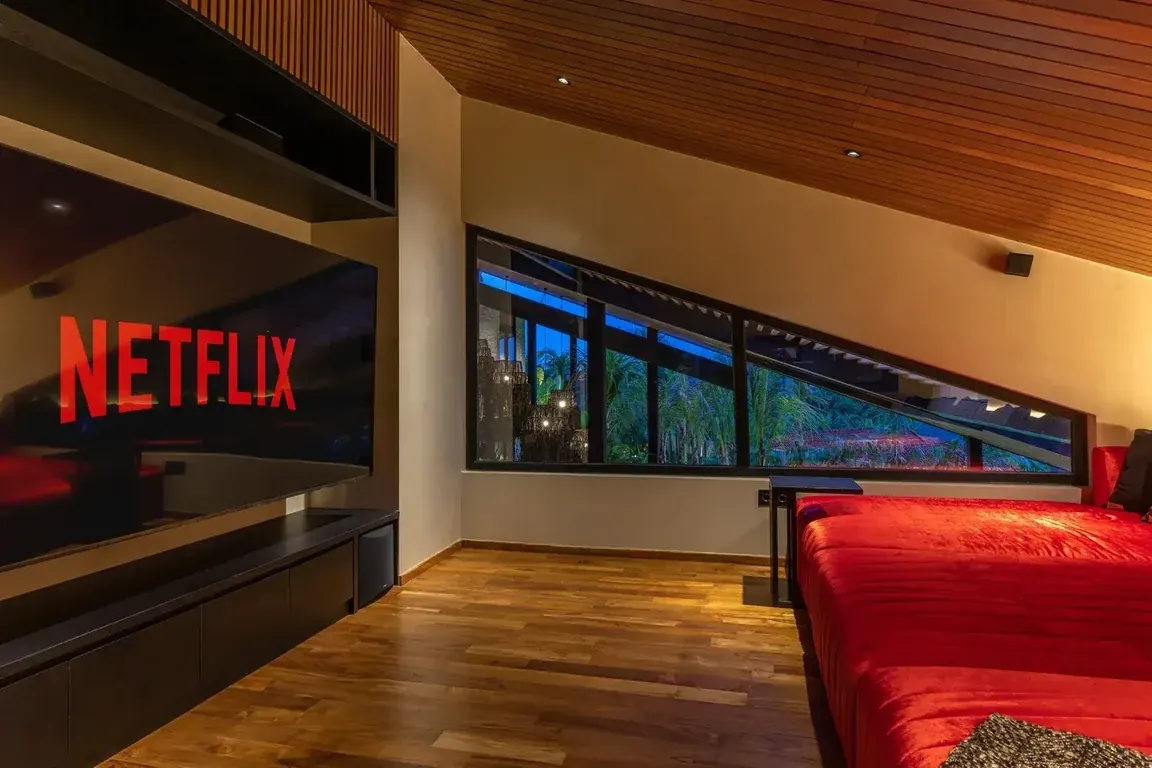 6 BR Modern Cinema Villa Canggu — 6BR Villa Rental in Canggu — image 15