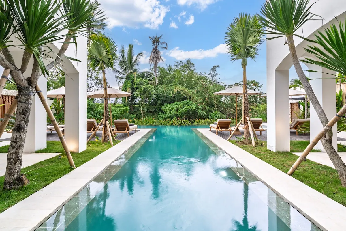 5 BR White Mediterranean Villa Ubud — 5BR Villa Rental in Ubud — image 14