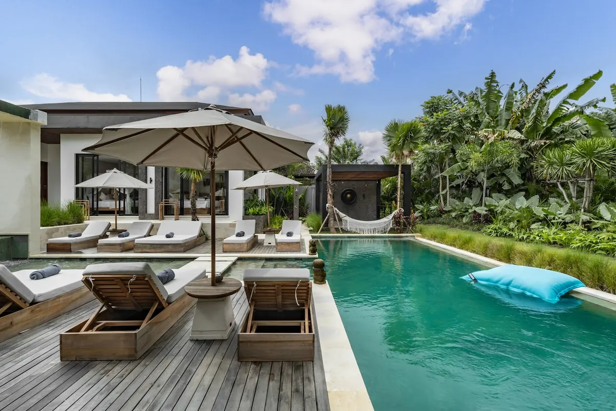 6 BR Tropical-Modern Courtyard Villa Ubud — 6BR Villa Rental in Ubud — image 4