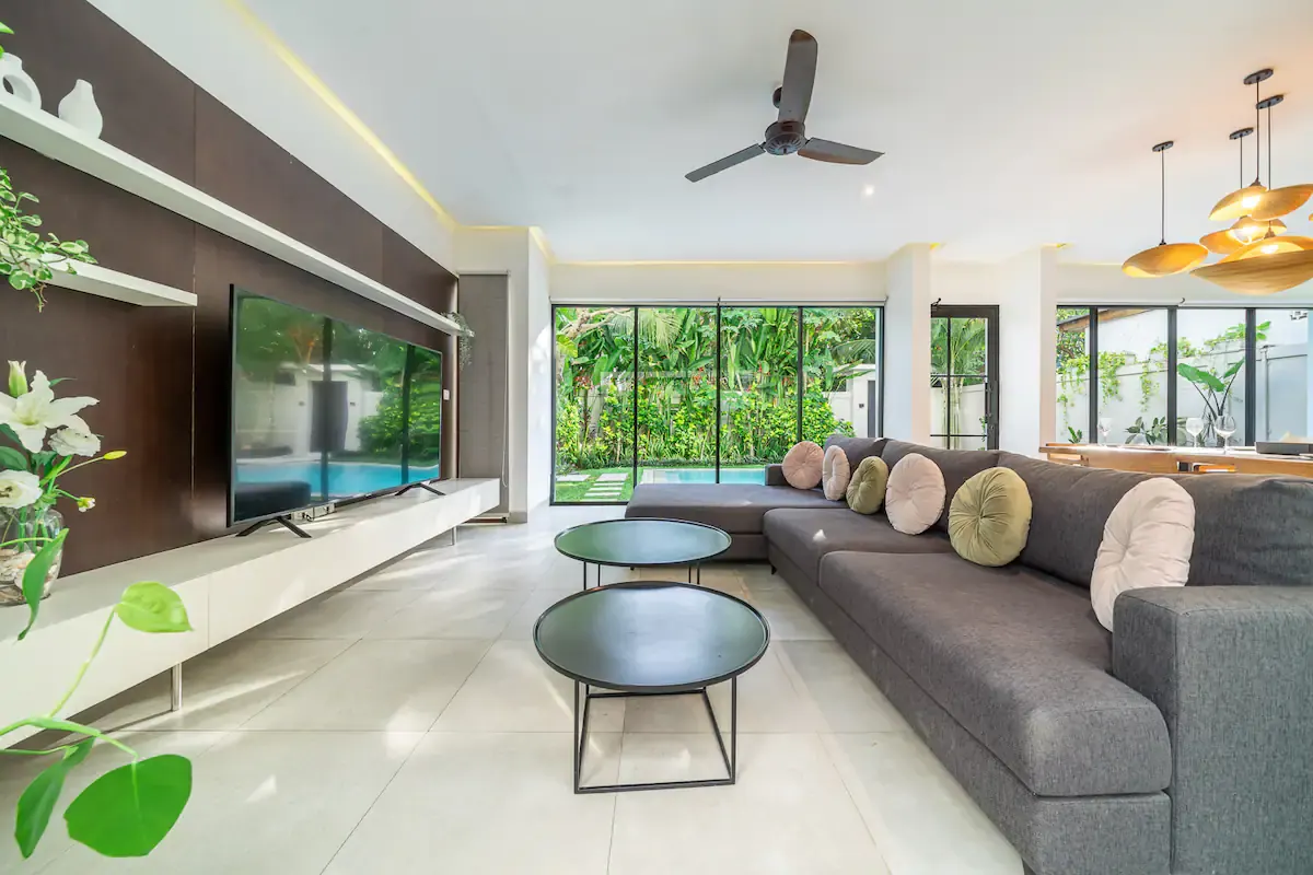 3 BR Walk-to-Beach Tropical-Modern Villa Canggu — 3BR Villa Rental in Canggu — image 7