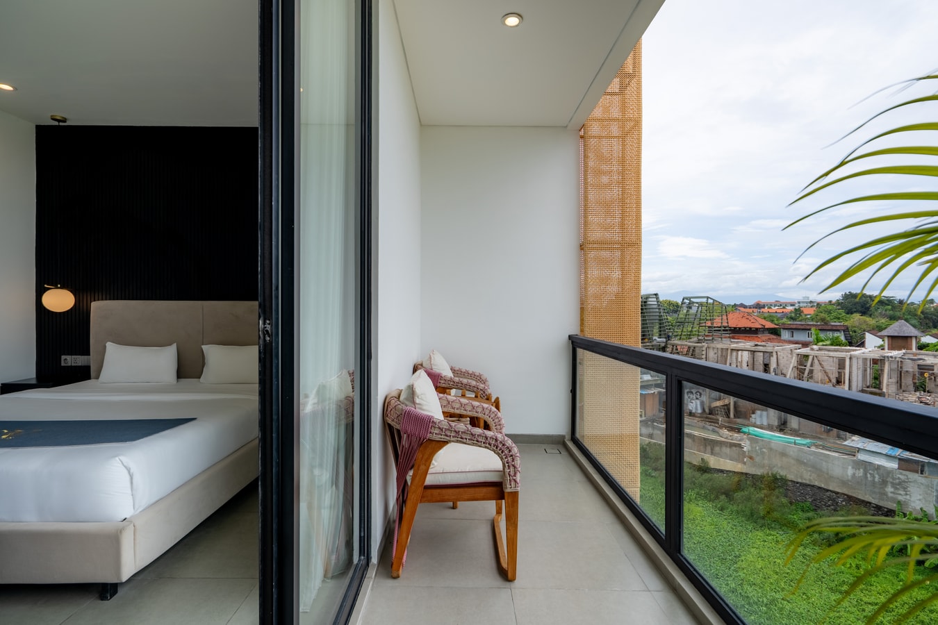 SB 412 - 1BR Suite with Balcony and Pool, Canggu - Canggu, Bali — image 17