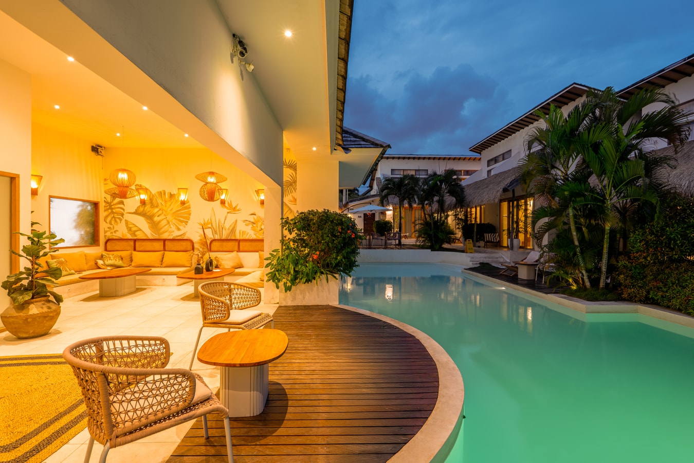 Stylish 1BR Apartment in Canggu | Balcony & Pool Access - Canggu, Bali — image 11