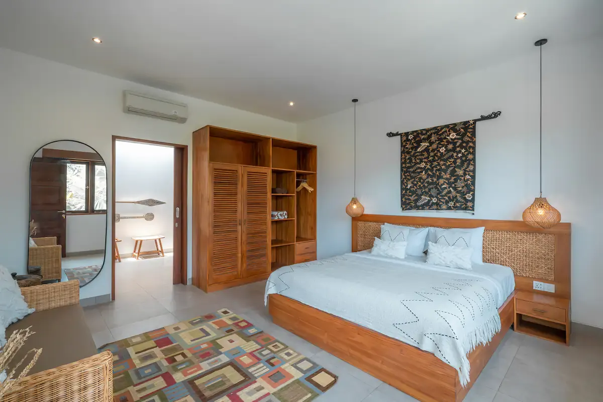 4 BR White Pool House Canggu — 4BR House Rental in Pererenan — image 9