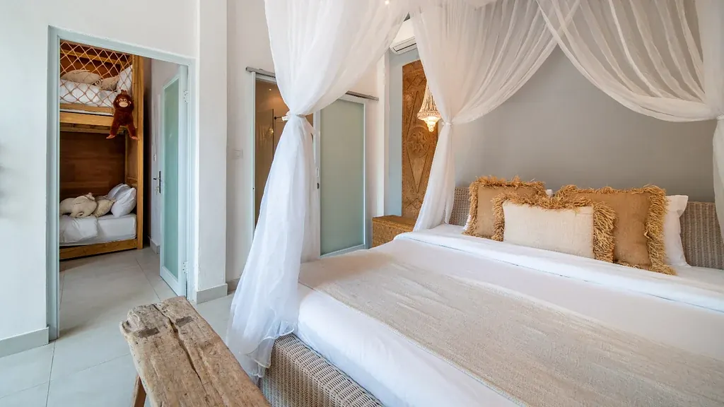 6 BR Infinity-Pool Family Villa Canggu — 6BR Villa Rental in Canggu — image 13