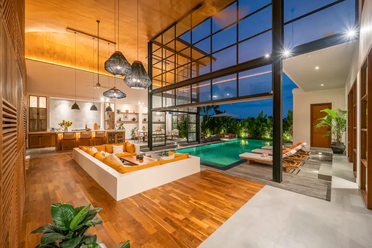 4 BR Walk-to-Beach Family Villa Canggu — 4BR Villa Rental in Canggu — image 10