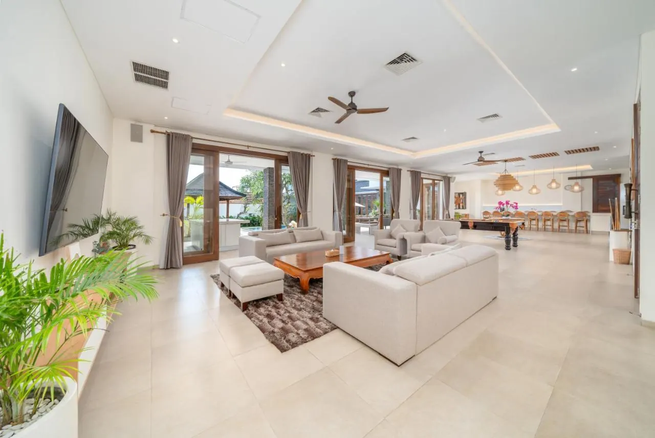 7 BR Tropical Garden Pavilion Villa Canggu — 7BR Villa Rental in Canggu — image 6