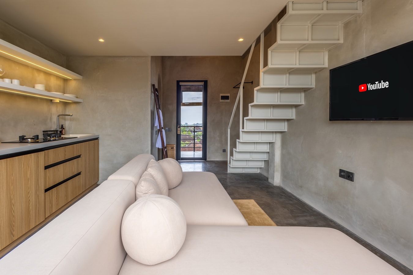 Sleek Ubud 1BR Loft near Palace & Ridge Walk - Ubud, Bali — image 3