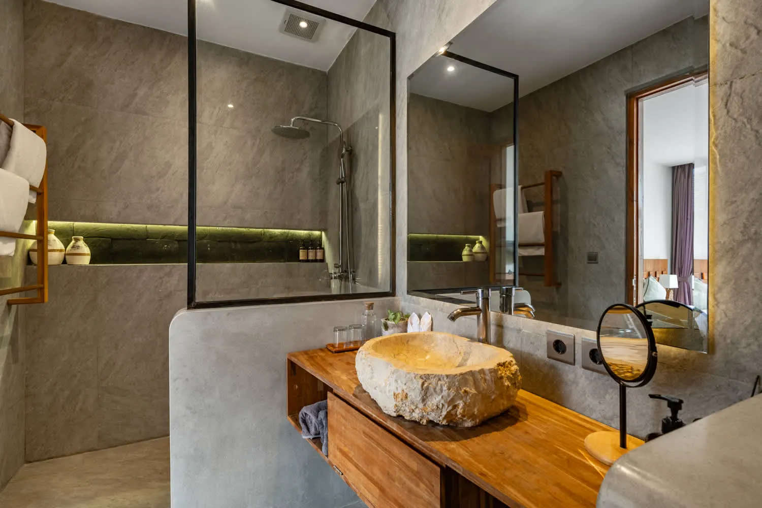 5 BR Rice-Field Courtyard Villa Ubud — 5BR Villa Rental in Ubud — image 9