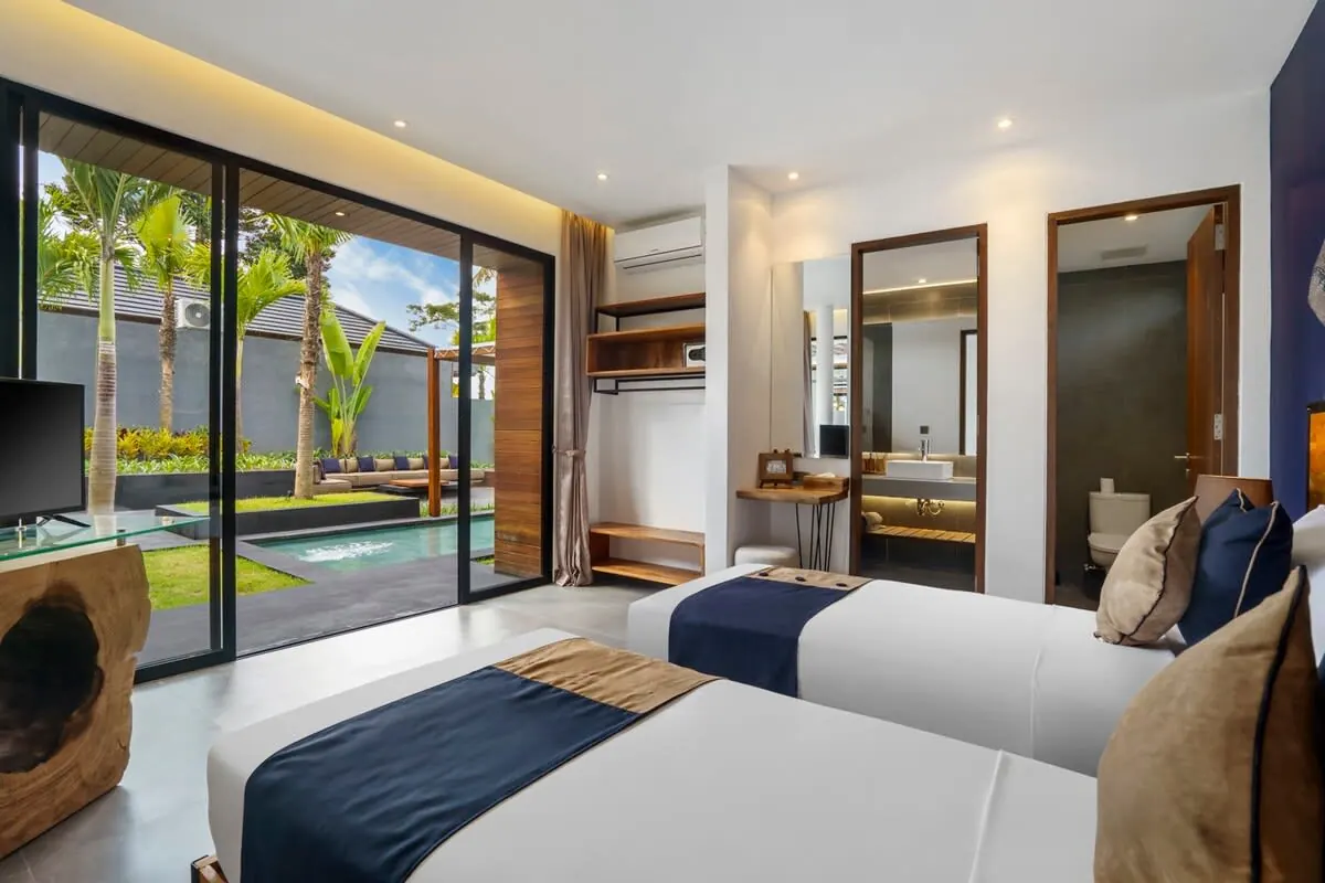 5 BR Tropical-Modern Courtyard Villa Ubud — 5BR Villa Rental in Ubud — image 1
