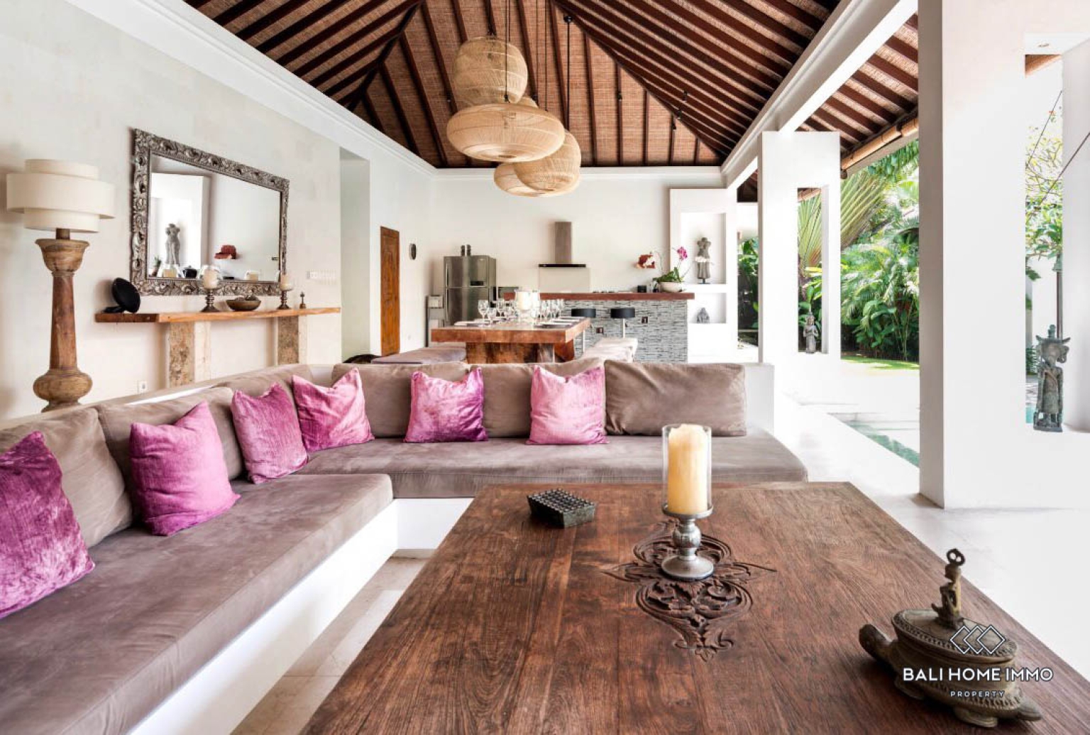 3 bedroom family villa with garden for rent in berawa — image 1