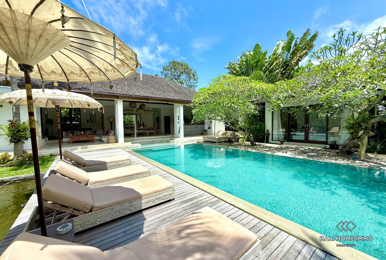 3 bedroom family villa with garden for rent in berawa