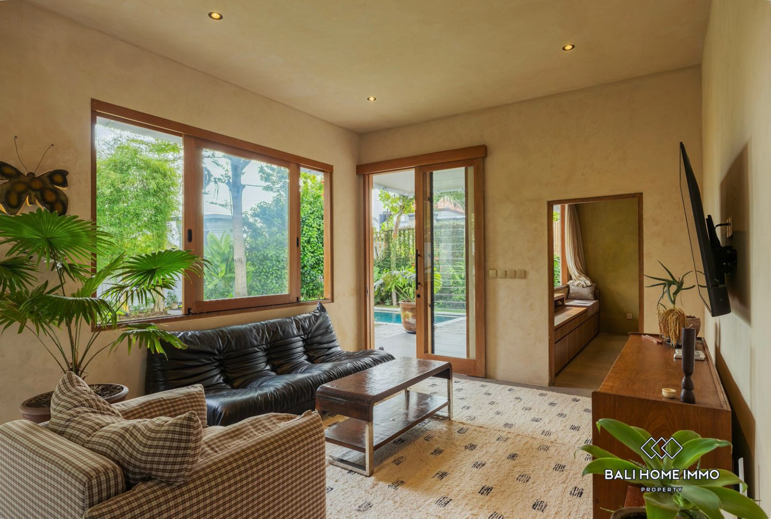 3 bedroom Family Villa with garden for rent in Padang Linjong Canggu — image 1