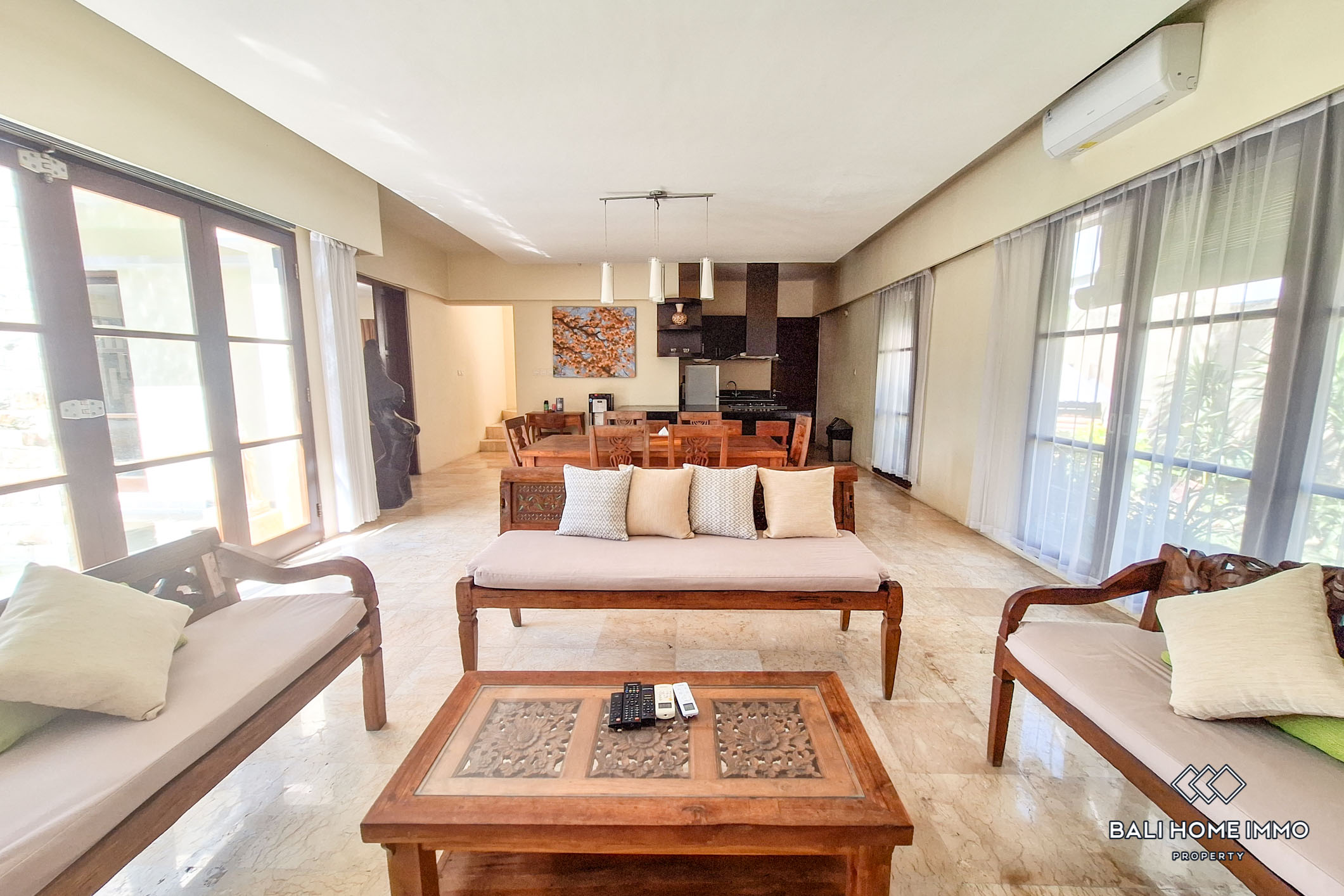 3 Bedroom Villa with garden for Rent near Nelayan Beach Canggu — image 4