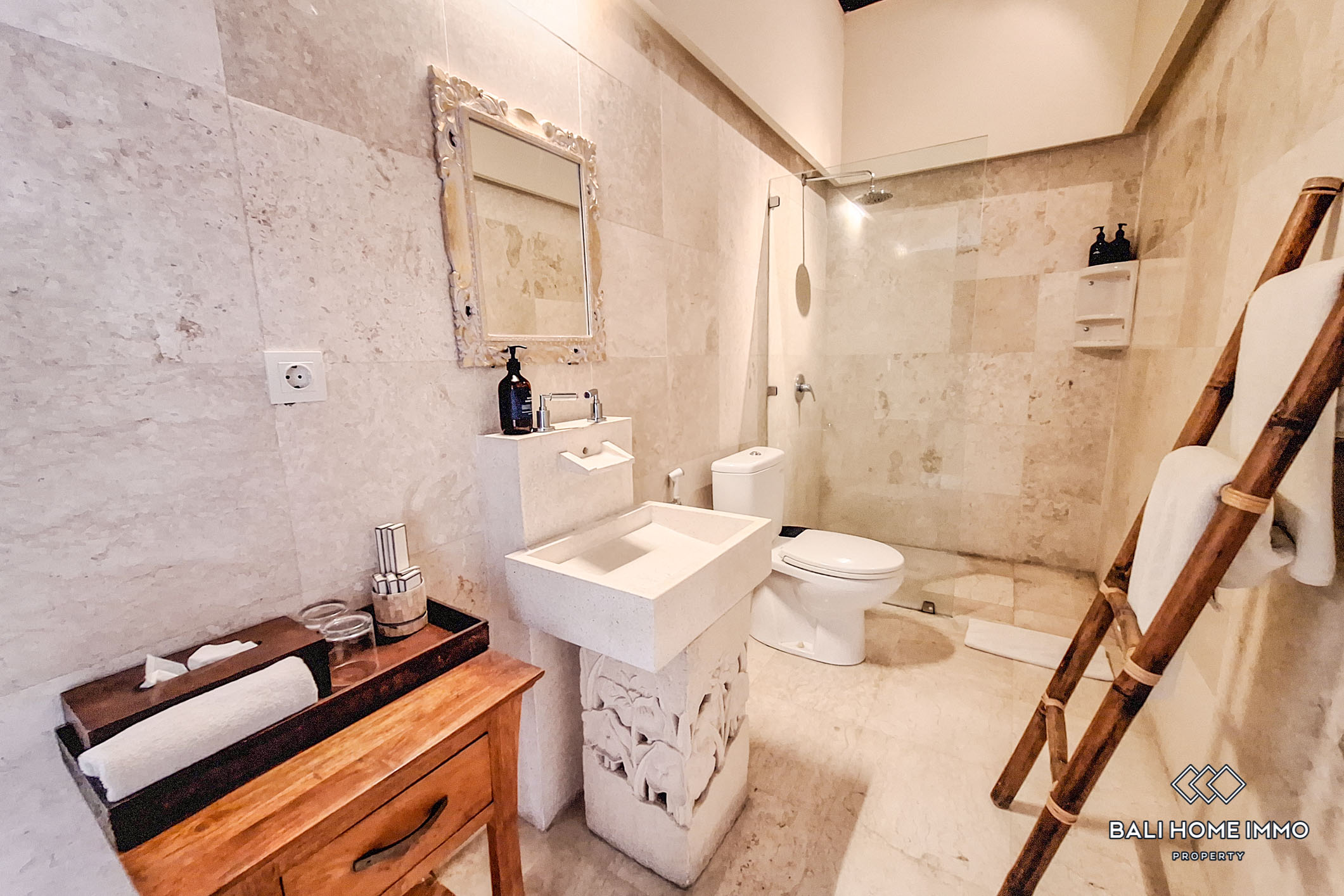 3 Bedroom Villa with garden for Rent near Nelayan Beach Canggu — image 15
