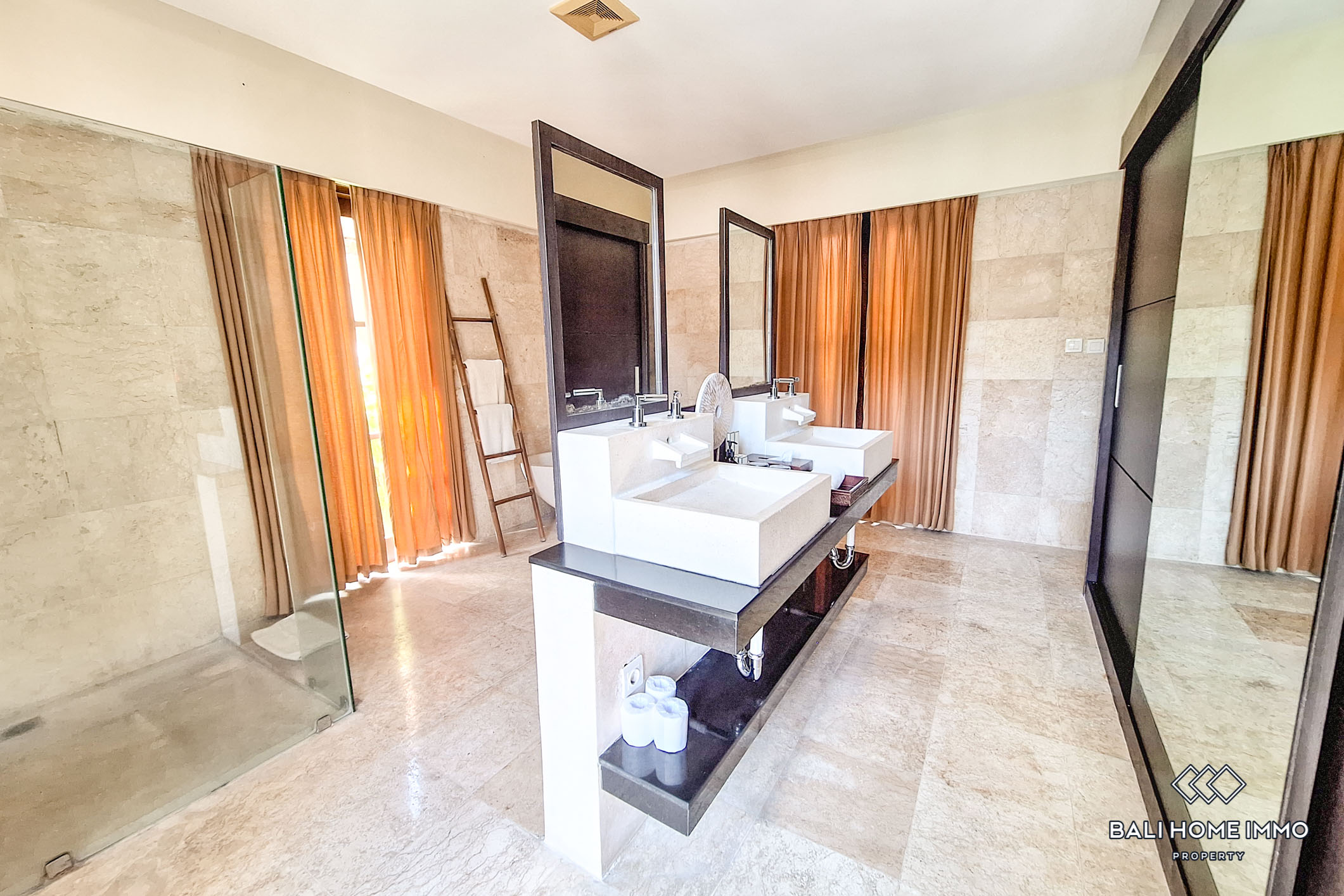 3 Bedroom Villa with garden for Rent near Nelayan Beach Canggu — image 14