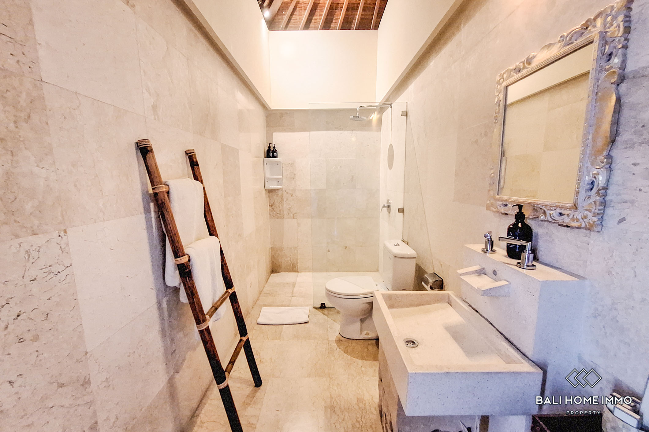 3 Bedroom Villa with garden for Rent near Nelayan Beach Canggu — image 16