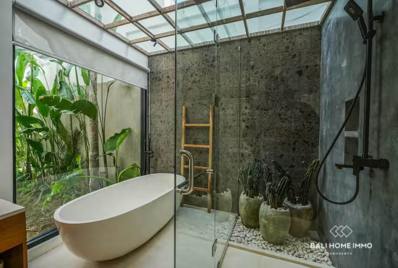 3-Bedroom Villa with Private Pool & Gym for Yearly Rental near Tanah Lot — image 11