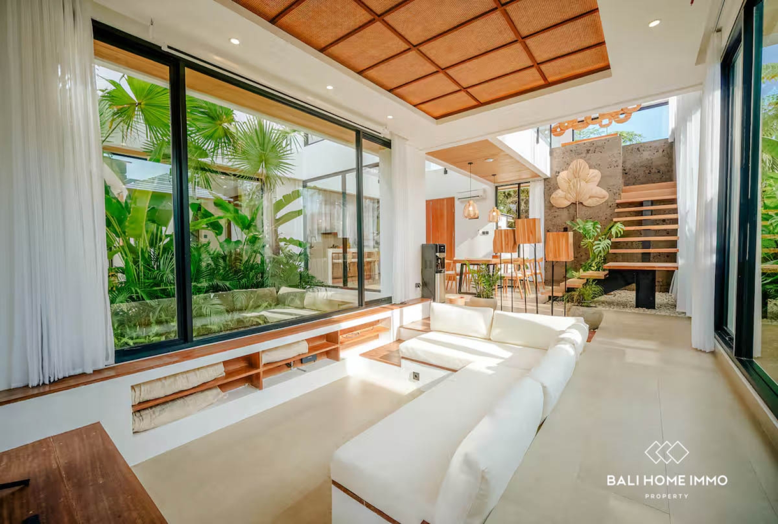 3-Bedroom Villa with Private Pool & Gym for Yearly Rental near Tanah Lot — image 2
