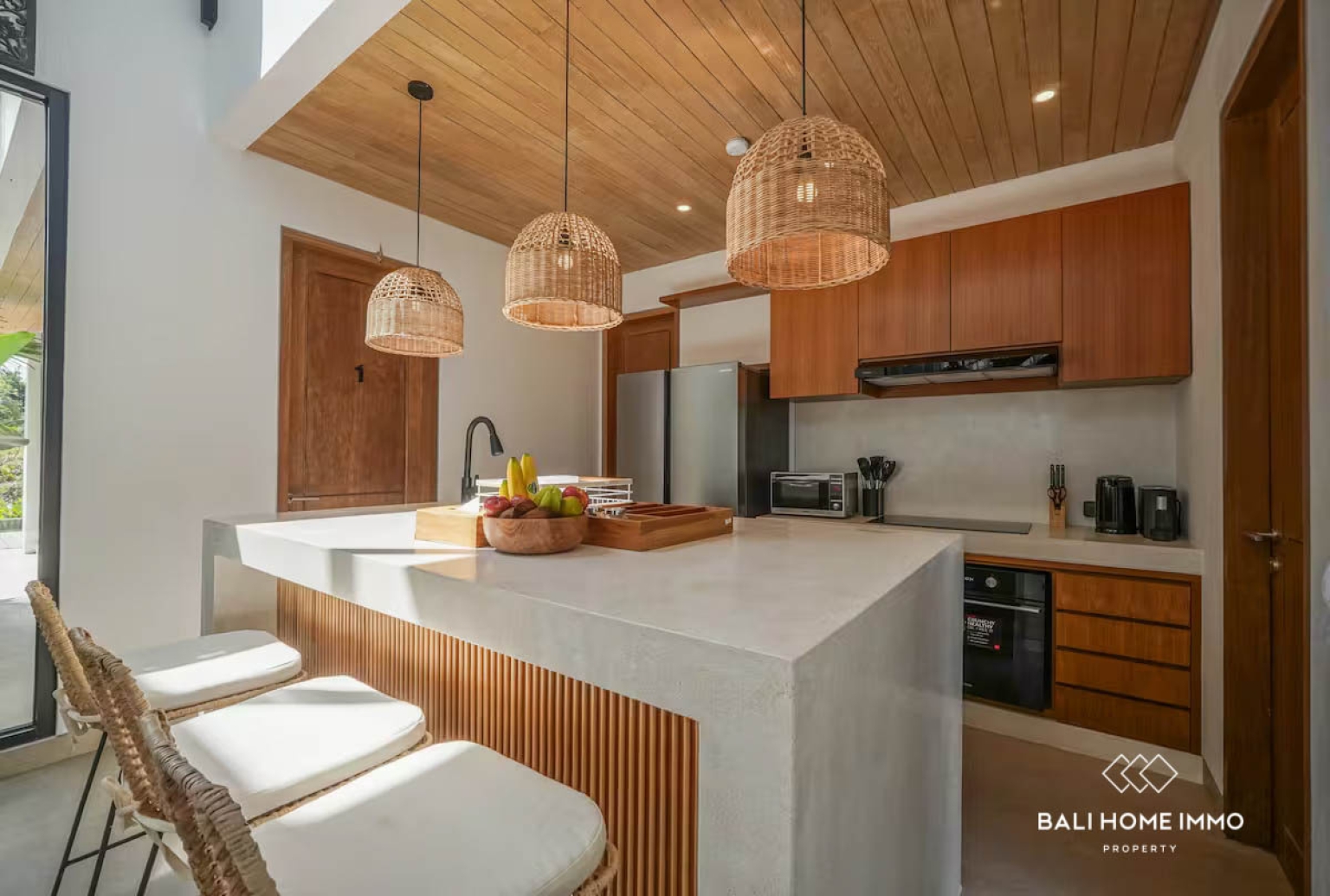 3-Bedroom Villa with Private Pool & Gym for Yearly Rental near Tanah Lot — image 4