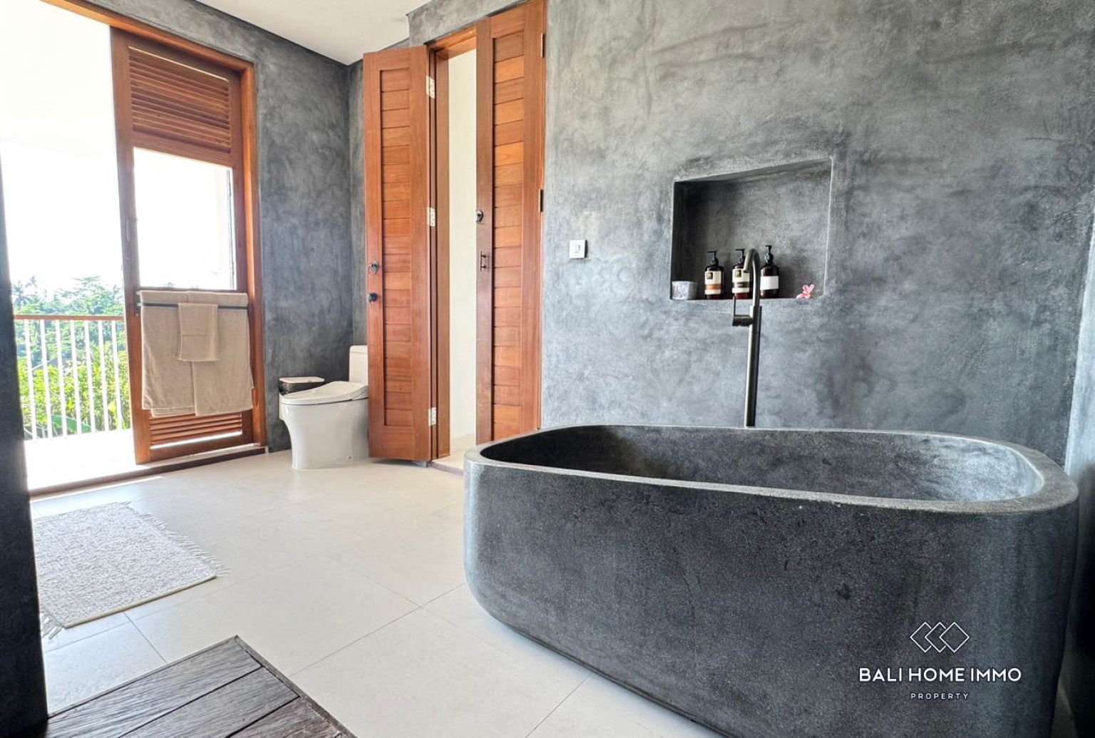 3 Bedroom Villa with Rice Field Views For Rent in Ubud — image 10