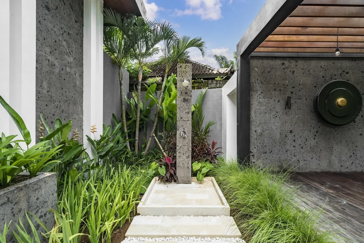 6 BR Tropical-Modern Courtyard Villa Ubud — 6BR Villa Rental in Ubud — image 13