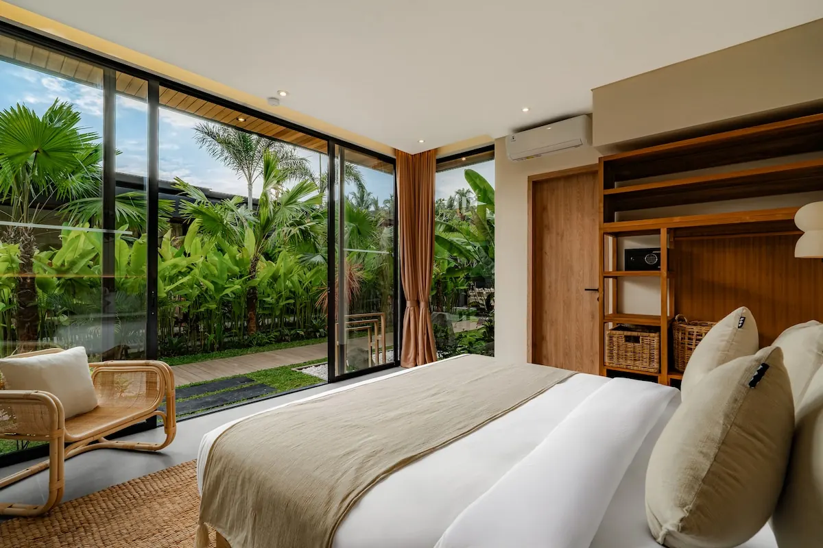 5 BR Rice-Field Infinity-Pool Villa Ubud — 5BR Villa Rental in Ubud — image 15