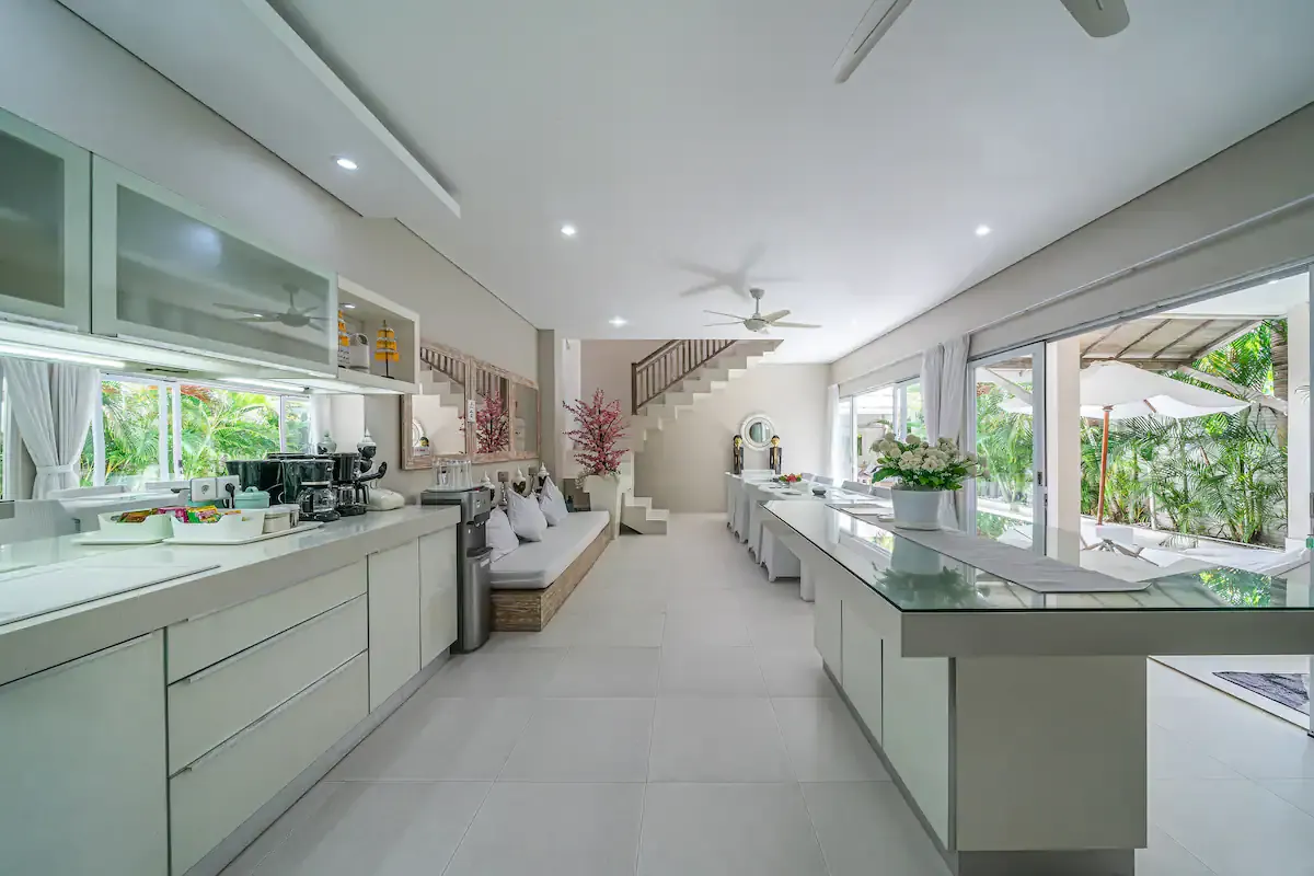 5 BR Walk-to-Beach Family Villa Canggu — 5BR Villa Rental in Canggu — image 15