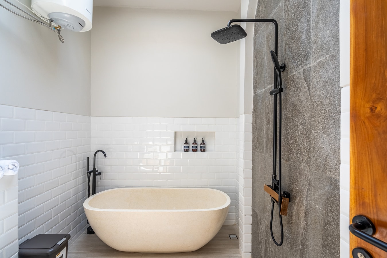 Chic 1BR Villa | Pool & Bathtub, Near Ubud Palace in Ubud, Bali — image 5