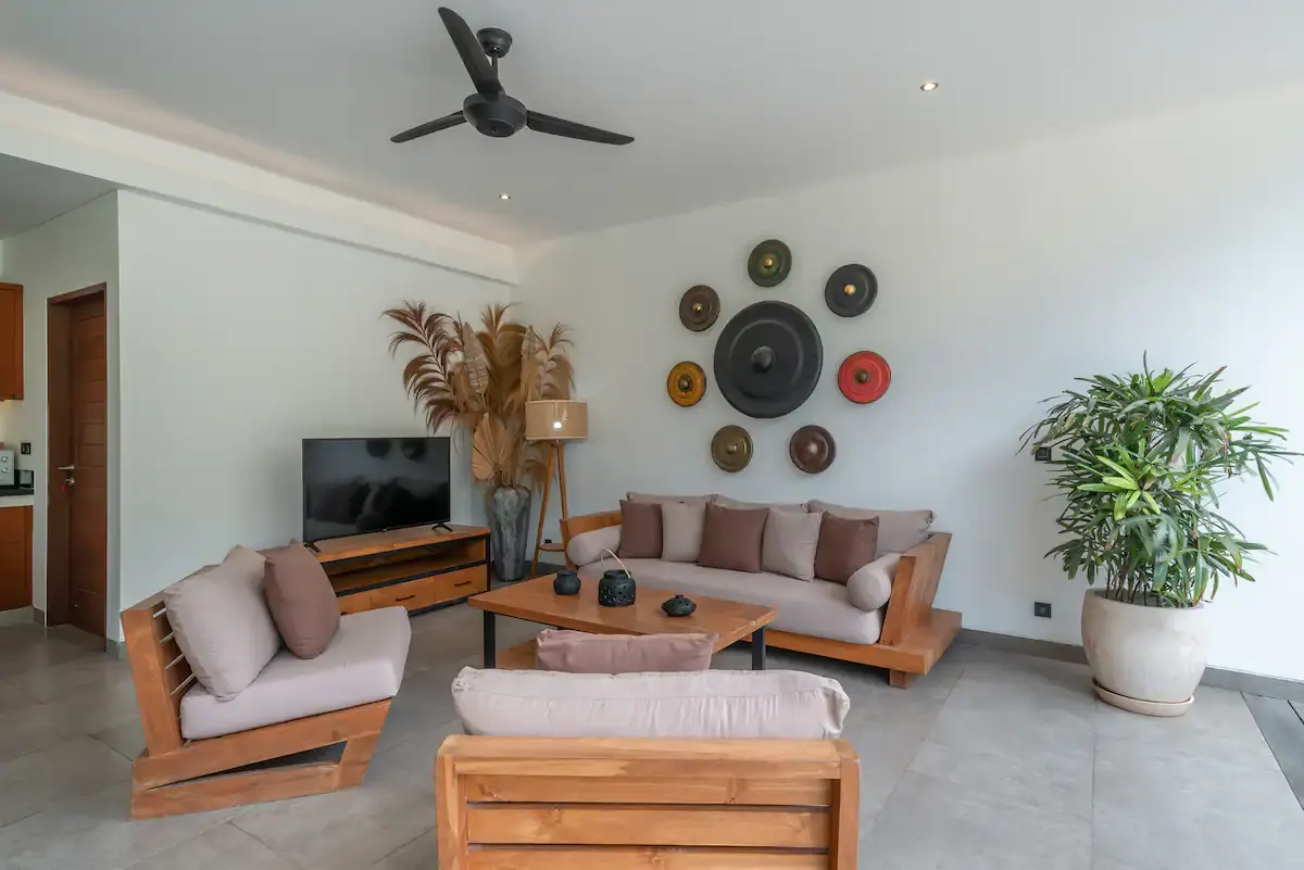 4 BR White Pool House Canggu — 4BR House Rental in Pererenan — image 15