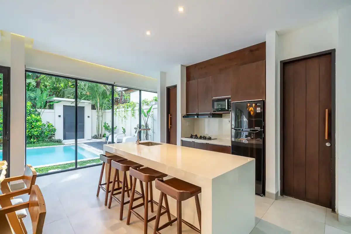 3 BR Walk-to-Beach Tropical-Modern Villa Canggu — 3BR Villa Rental in Canggu — image 9