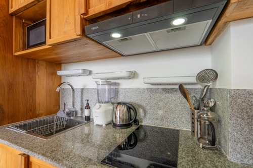 SB 302 - 1BR Pool Suite, Near Batu Belig Beach - Canggu, Bali — image 4