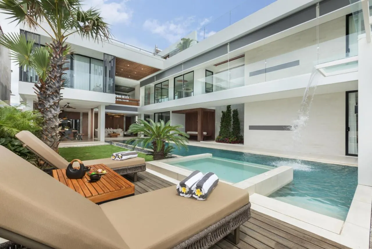 4 BR Modern Rice-Field Villa Canggu — 4BR Villa Rental in Canggu — image 11
