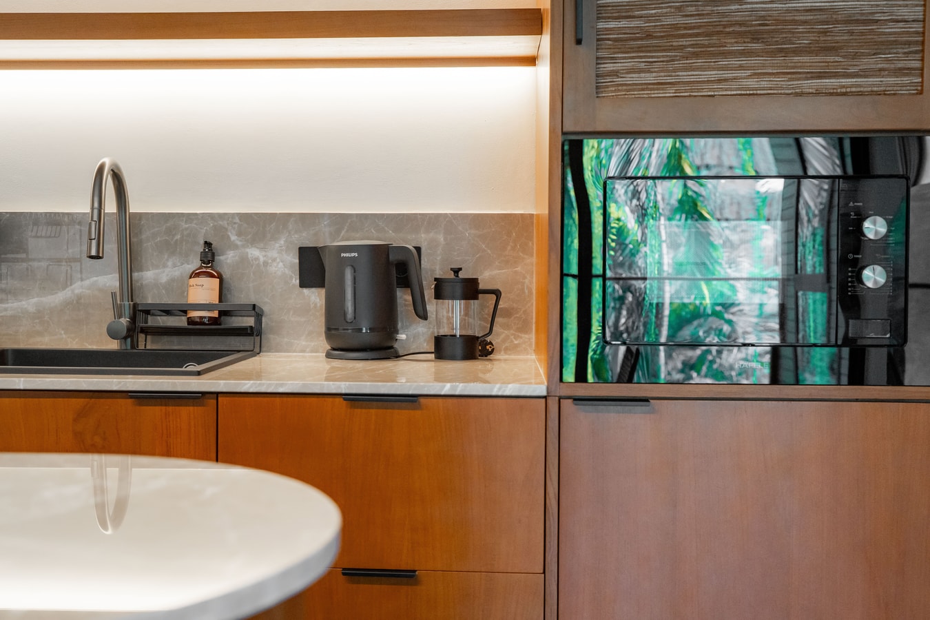 Deluxe 1BR Suite with Pool Access in Ubud Center in Ubud, Bali — image 9