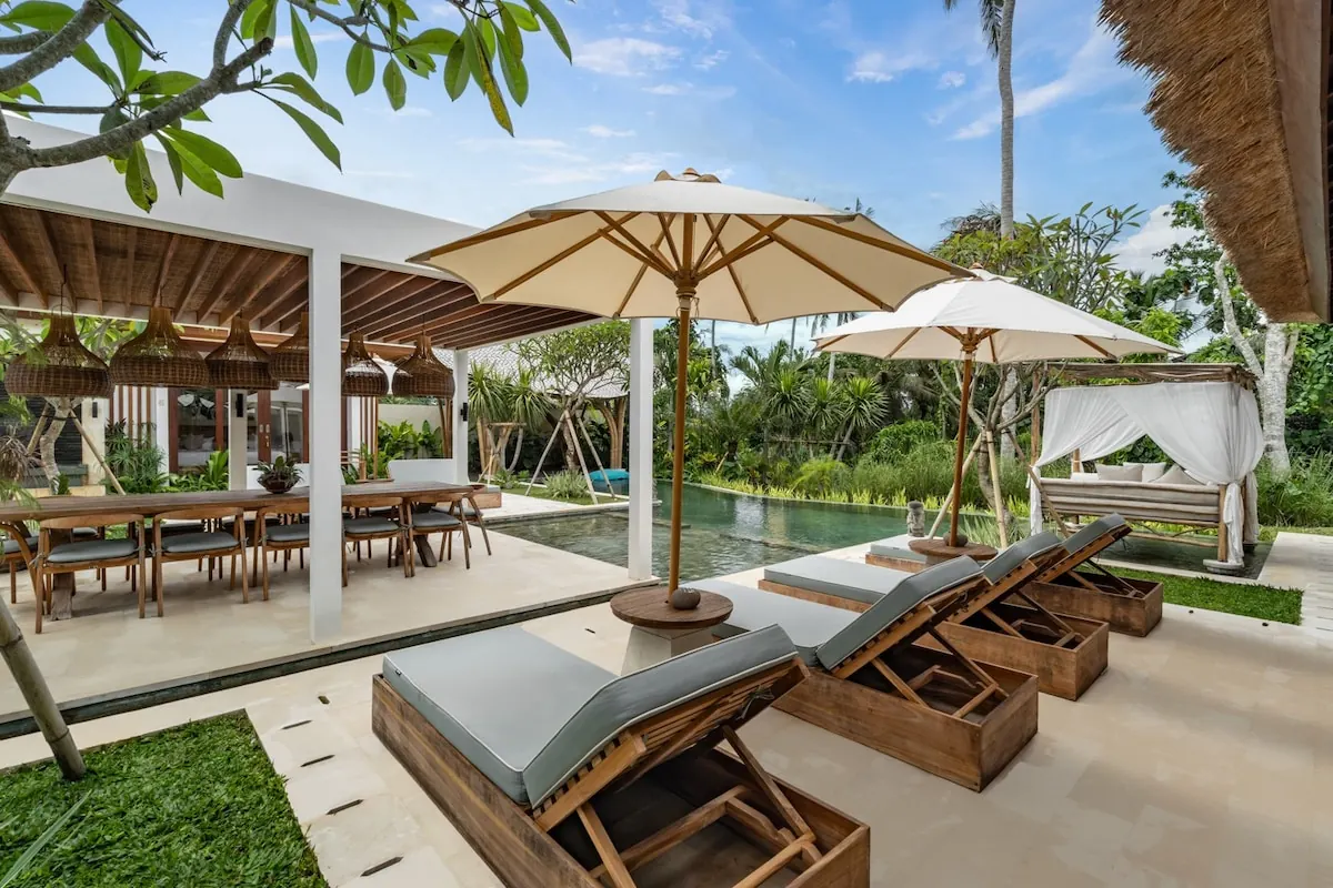 6 BR Thatched Tropical Garden Villa Ubud — 6BR Villa Rental in Ubud — image 9